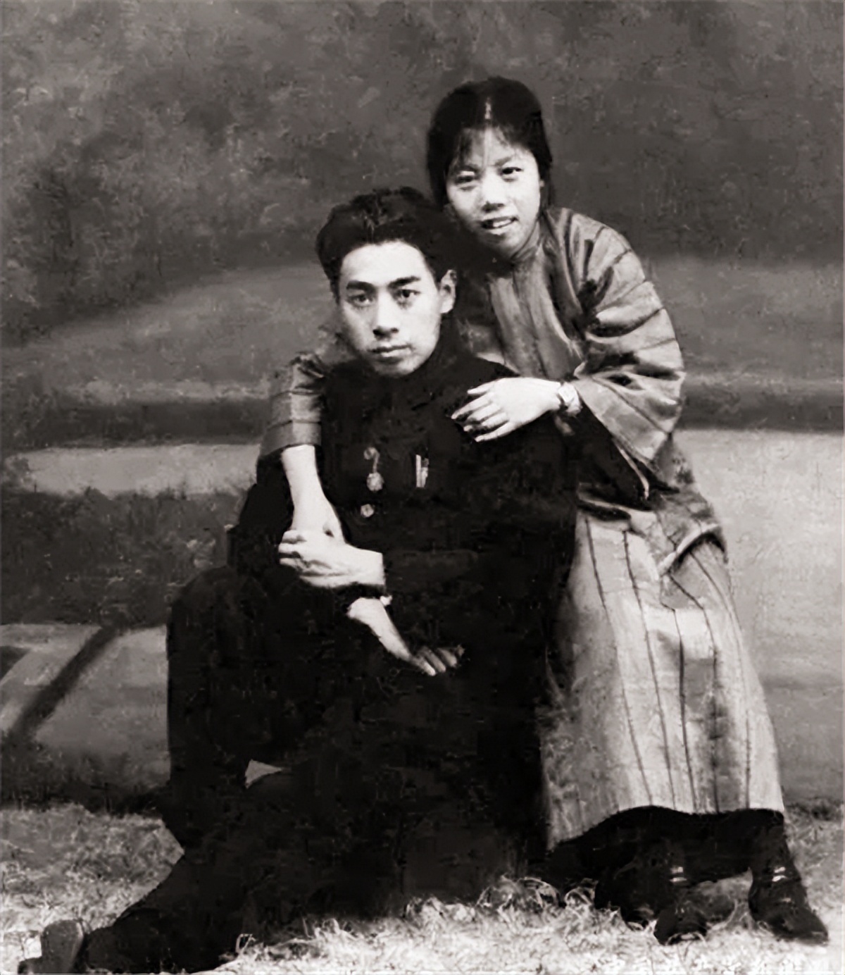 周恩来情定*颖超邓**，一生一世一双人，提起初恋张若名：她只是朋友