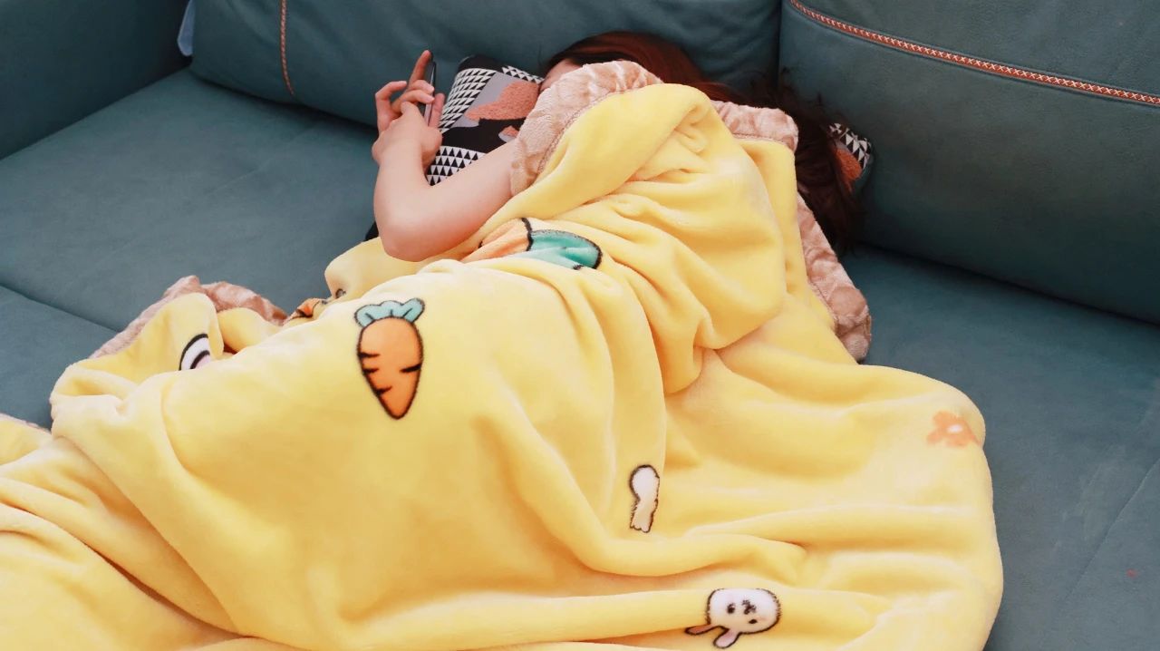 一觉醒来落枕了脖子痛怎么处理,脖子僵硬落枕了怎么缓解