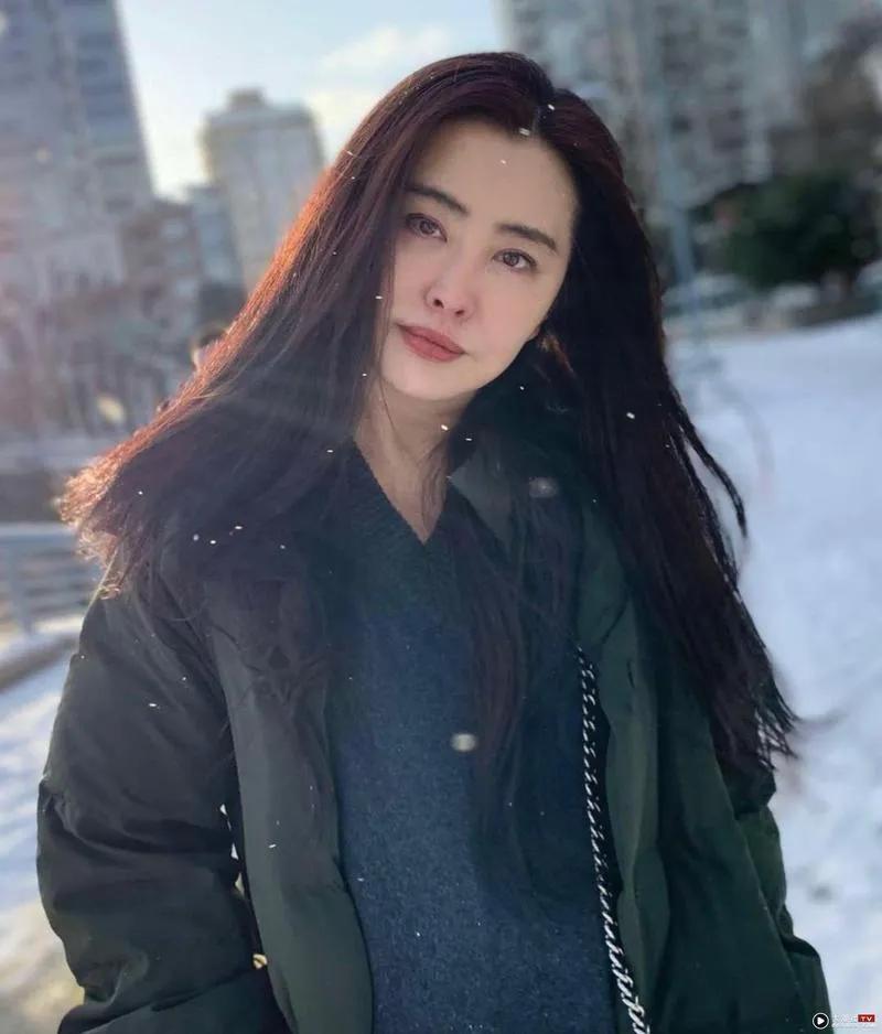 美女自有三分“龅”，不仅抗老而且显嫩，这7位女星都有轻微嘴凸