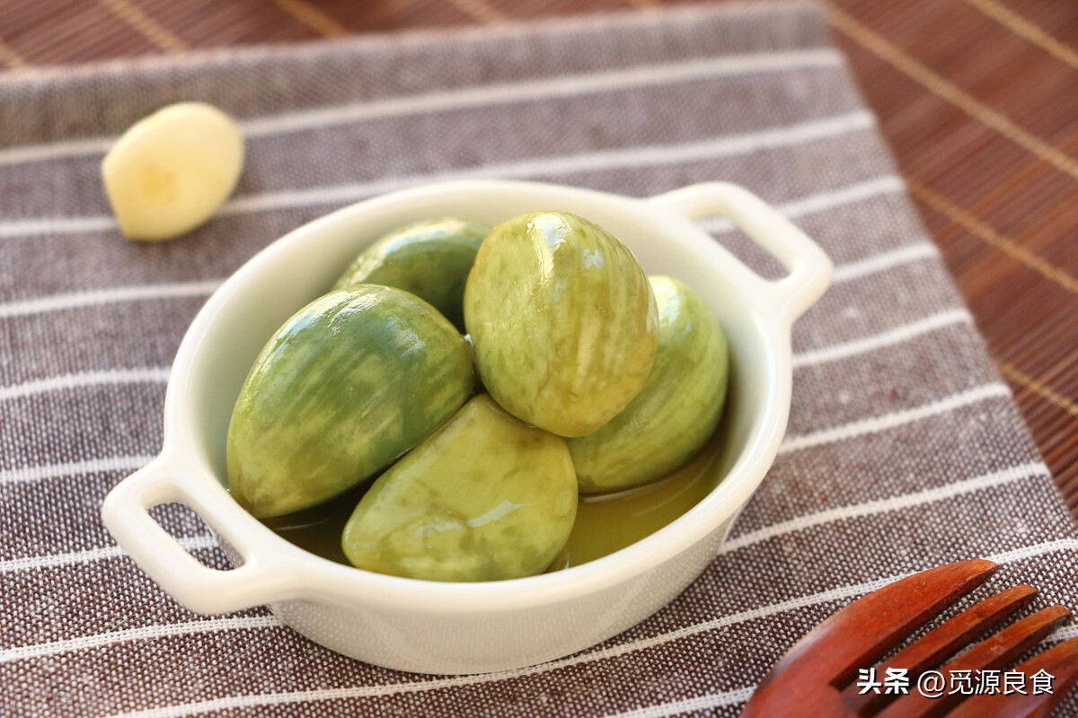 腌腊八蒜又绿又脆的正确方法,新蒜腌腊八蒜的方法