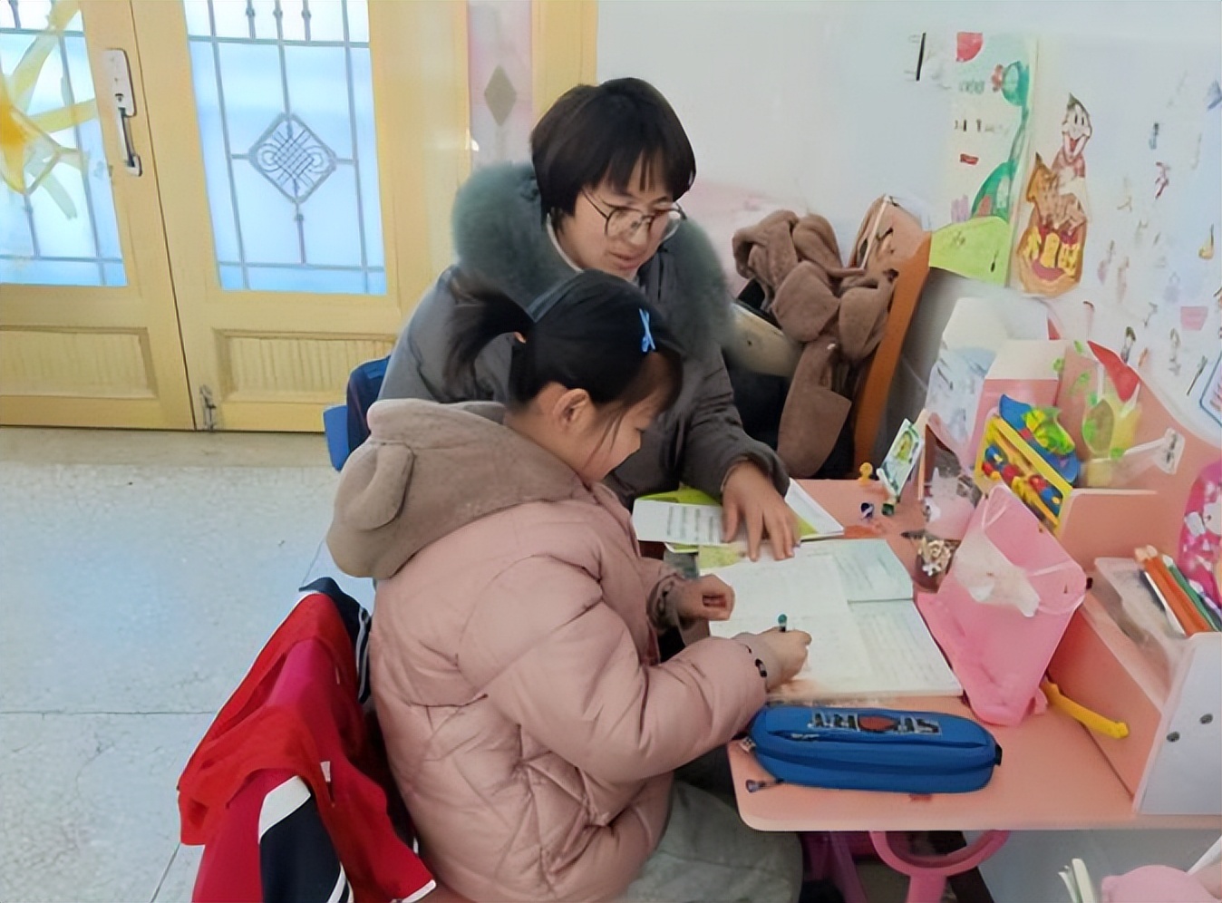 “根都坏了，别教了”，广东女学生违反纪律后，不少人都在劝老师