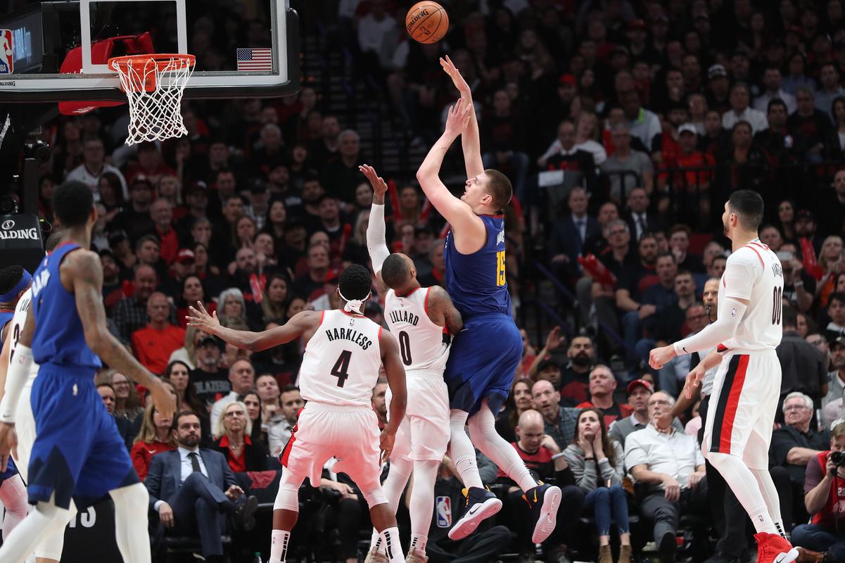 为什么足球这么流行,足球和篮球哪个在中国更流行