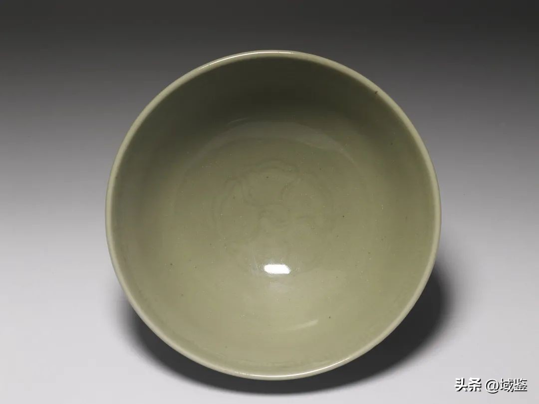 远山含翠美不胜收！明永乐翠青釉VS南宋龙泉窑...
