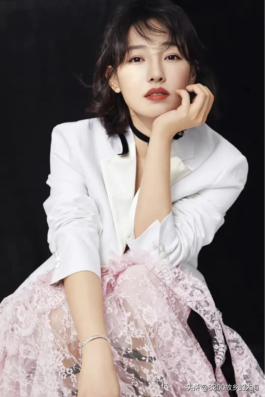 正是看荷花开的好时节,荷花盛开的季节便是人间好时节