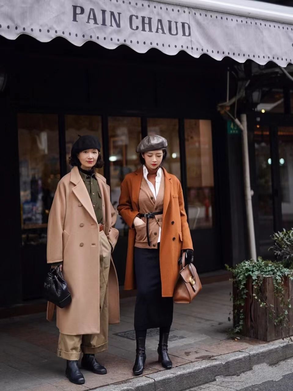 冬季长筒靴穿搭长羽绒服,冬季过膝长筒靴保暖穿搭