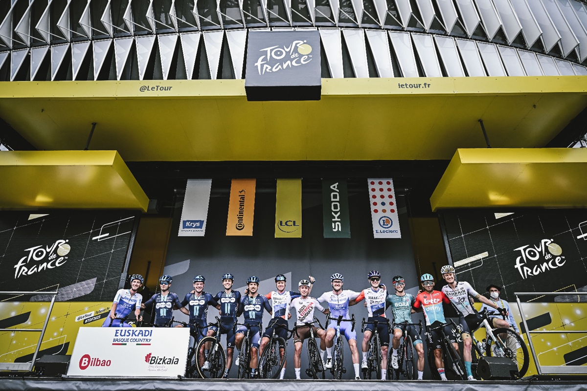 环法自行车赛亚当耶茨,亚当耶茨环法s14采访