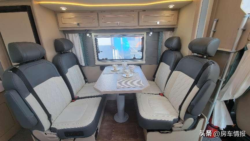 刚买的房车开回家后真的很喜欢,外观好看最舒适的房车