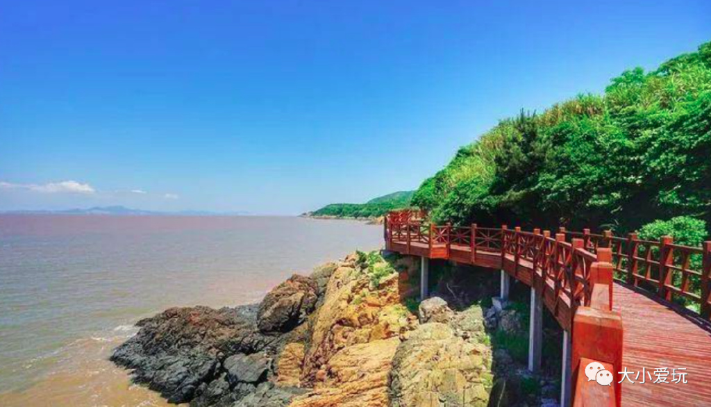 这座颜值逆天的“千岛之城”坐拥金沙白浪，还有机会偶遇荧光海哦