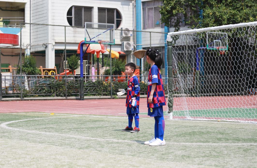 足球比赛华阳实验小学,句容华阳实验小学足球场