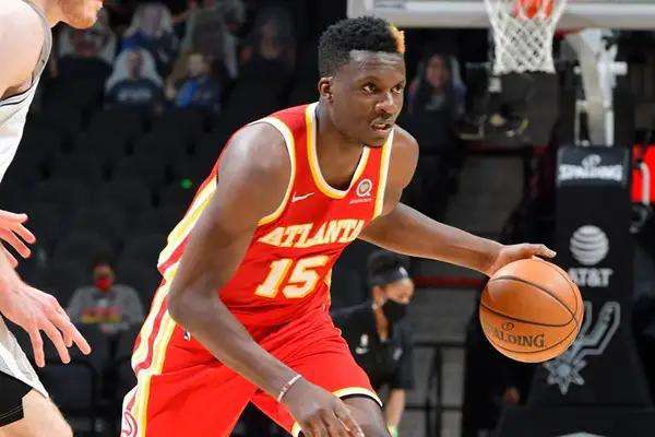 nba现役中锋谁篮板球最强,联盟第三中锋唐斯