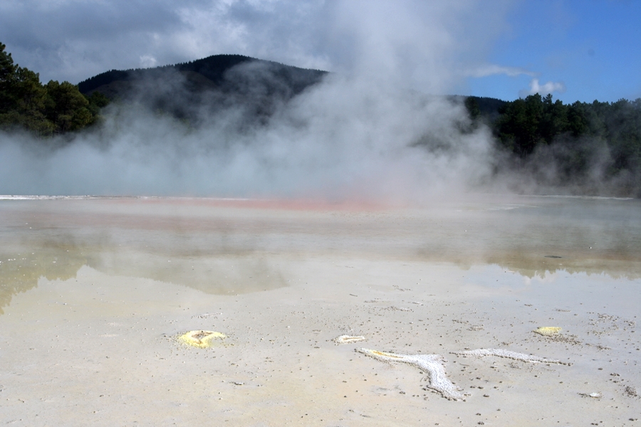 行走新西兰（七）“臭屁城”罗托鲁阿，炼狱里的魔鬼调色板