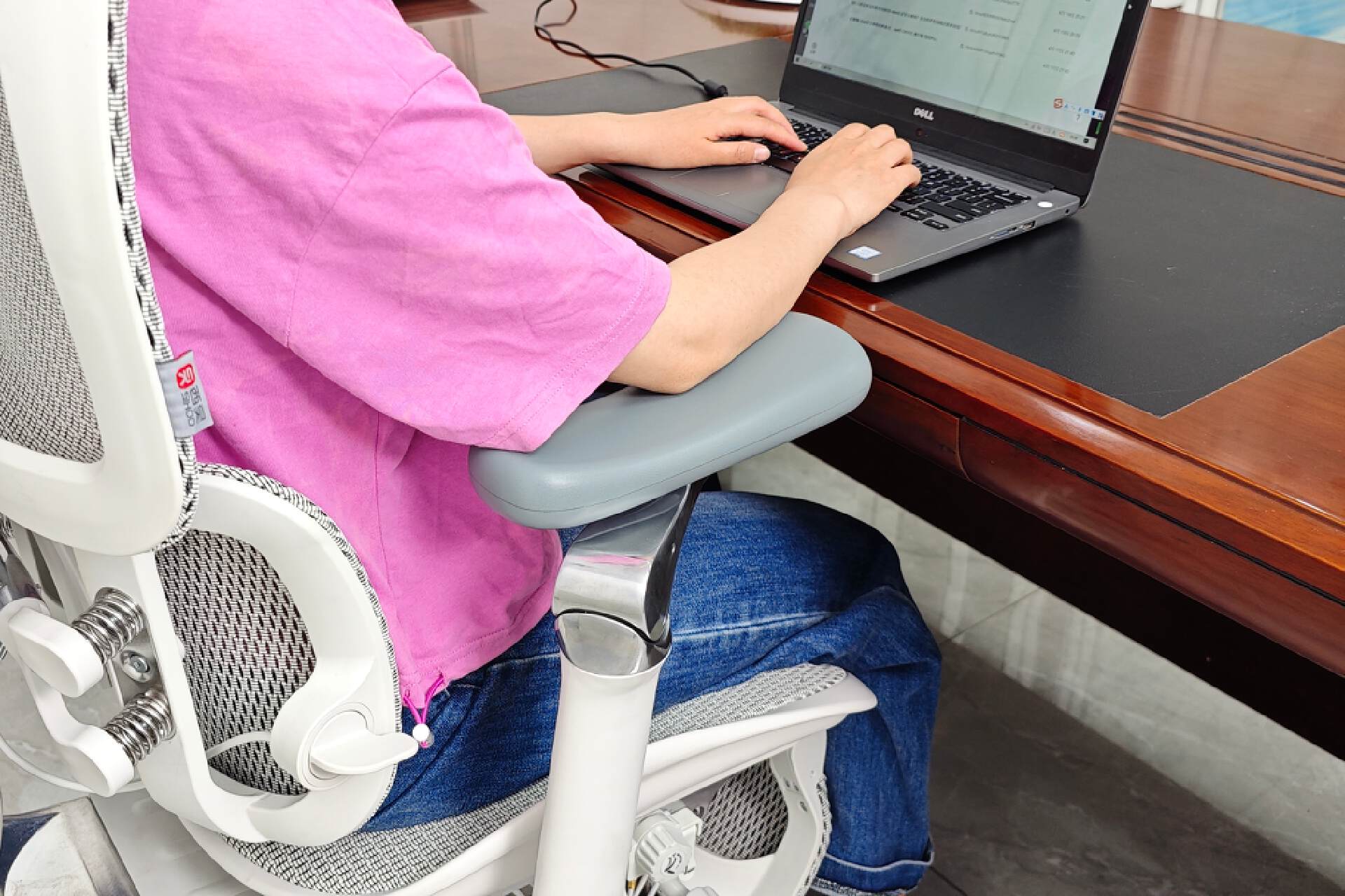 朝九晚五是时候给自己安排一把人体工学椅了！但是你会选购么？