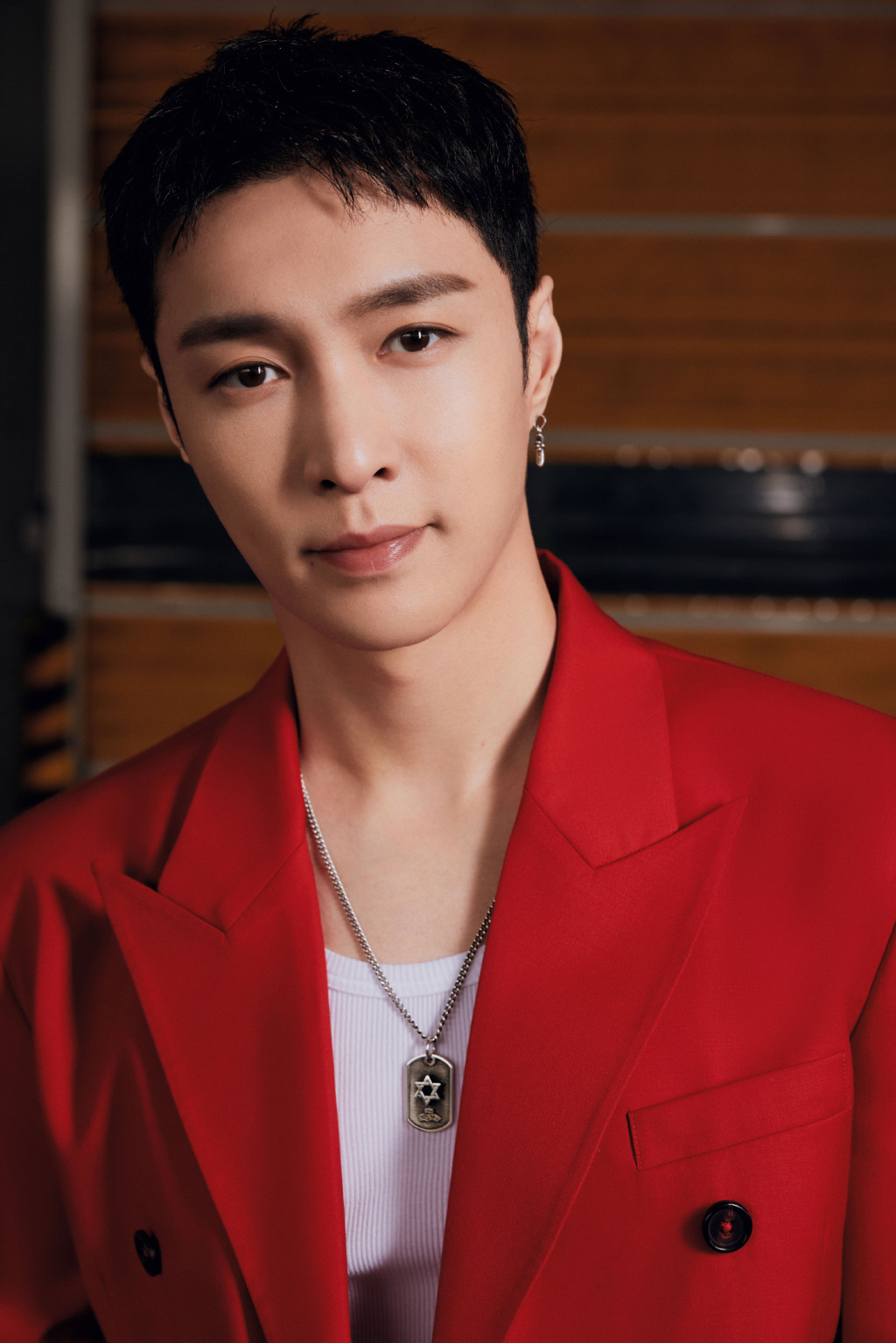 辱骂粉丝、无效宣发、卷款跑路，“家庭作坊”坑惨了这4位明星