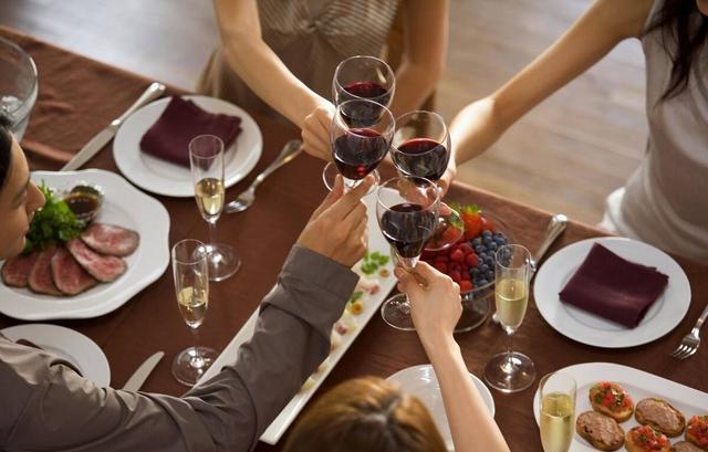 回顾：女佣在KTV与他发生性关系，然后报了警，对男方算强奸罪吗