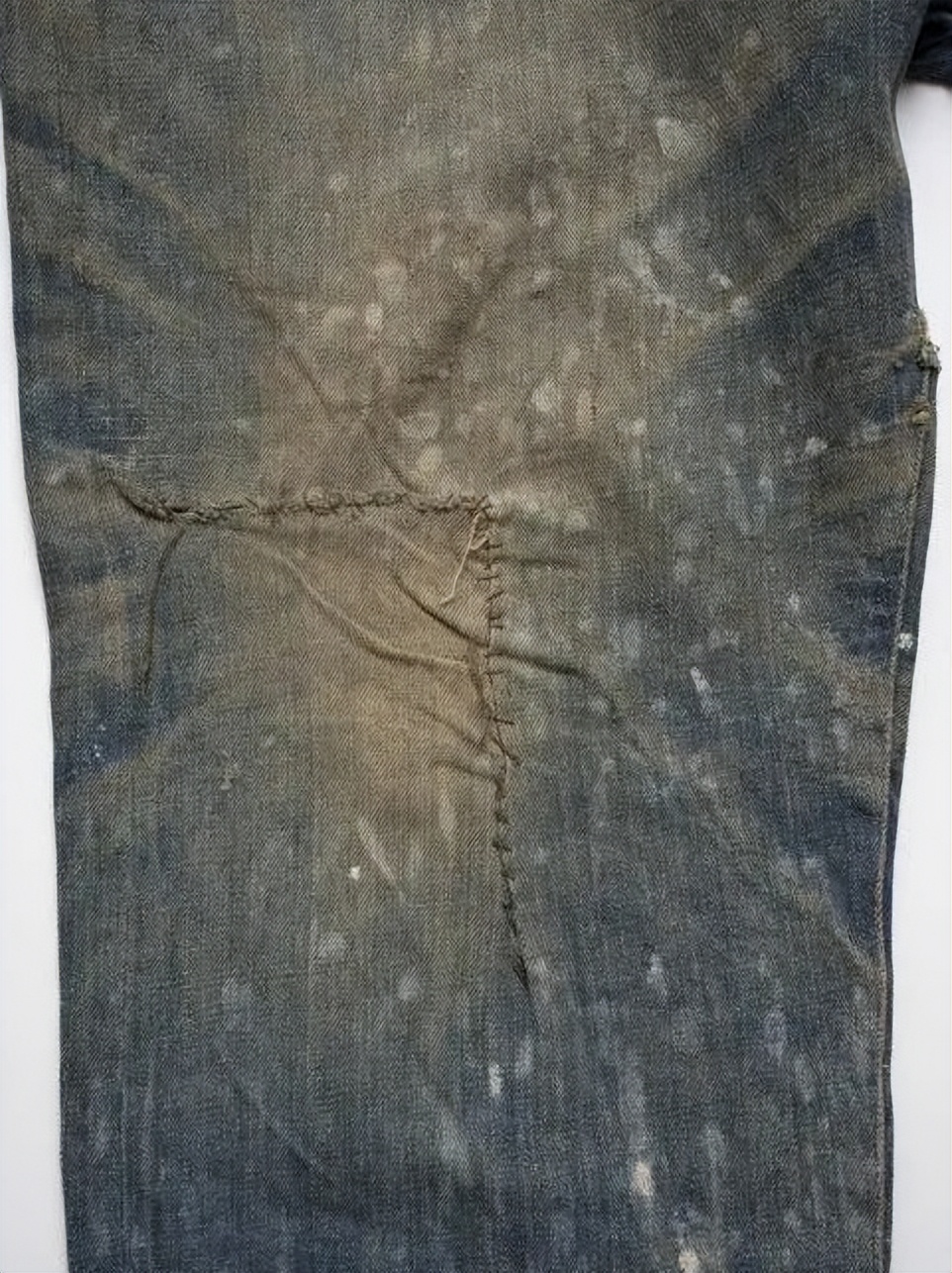 140年前标有*华反**口号的牛仔裤55万元售出，网友：欠中国一个道歉