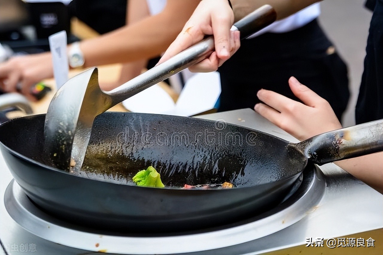 买铁锅怎么分辨是铁锅,买铁锅时怎样分辨不是废铁造的
