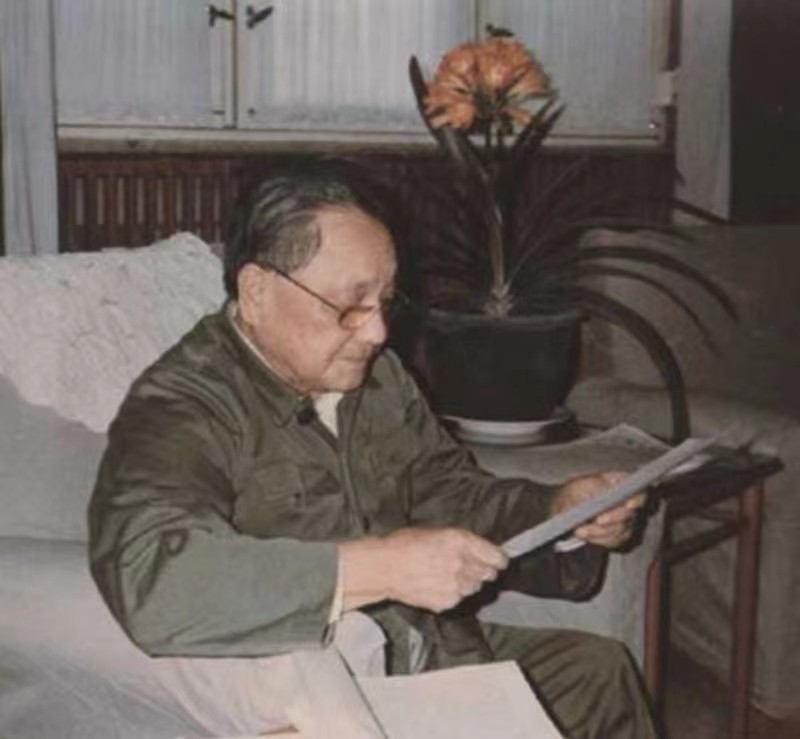 1988，全国人大会议，*小平邓**抽烟时收到纸条：请小平同志不要吸烟