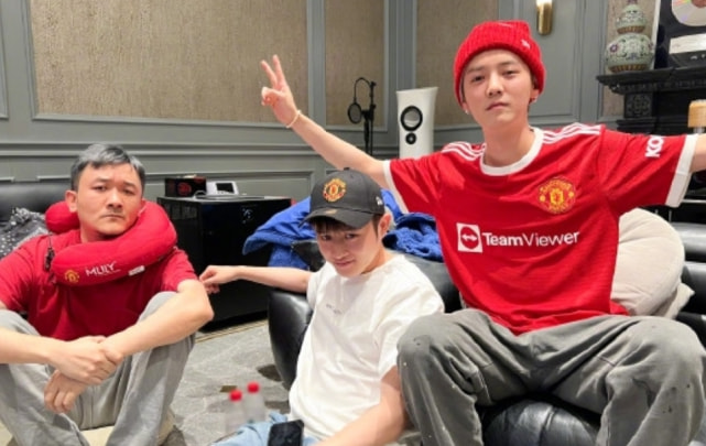 鹿晗郭麒麟看球,鹿晗与郭麒麟看球