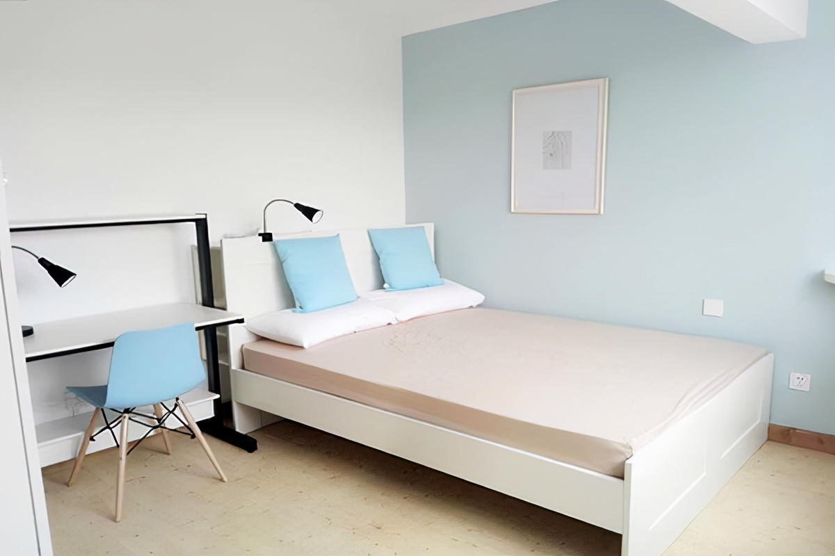 租房违约金不给可以起诉吗,租房违约金不能超过30%