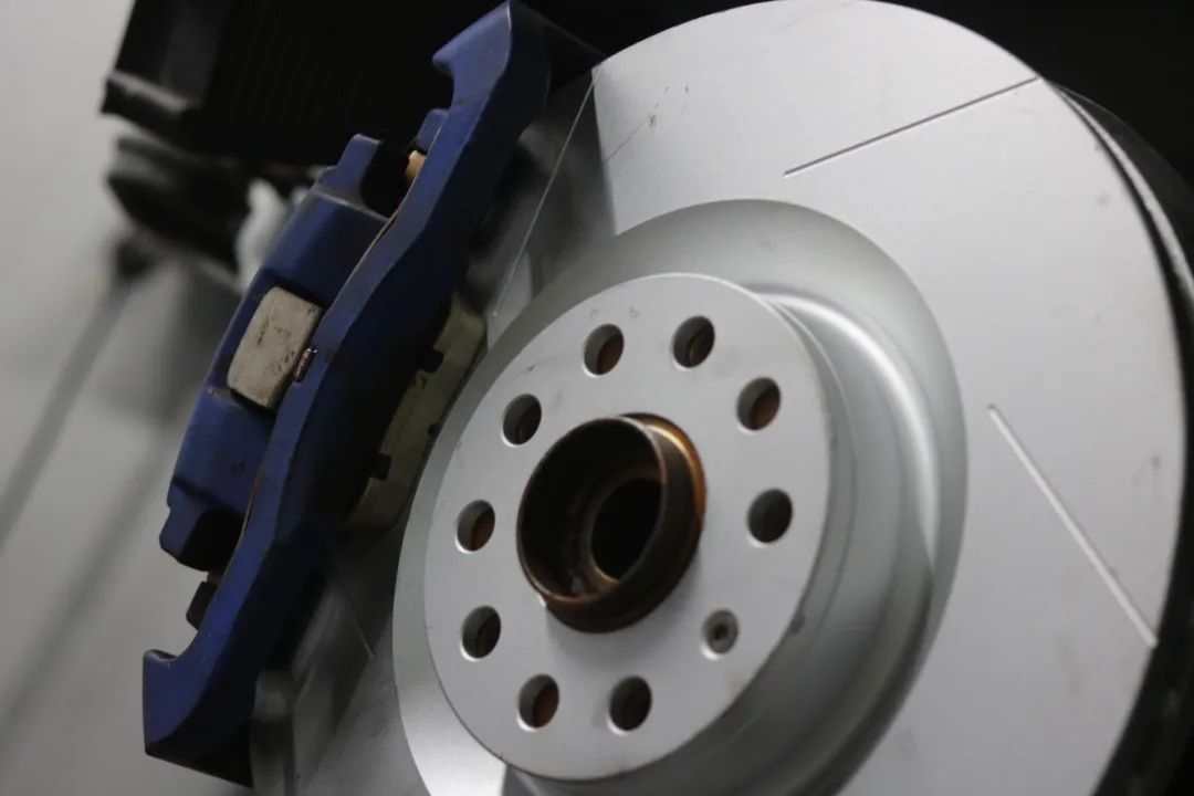 r36翻新改造全过程,大众r36这么老的车怎么还卖这么贵