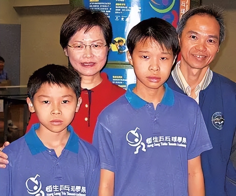 香港前特首林郑月娥，年薪约521万港币，为什么工作42年未买房？