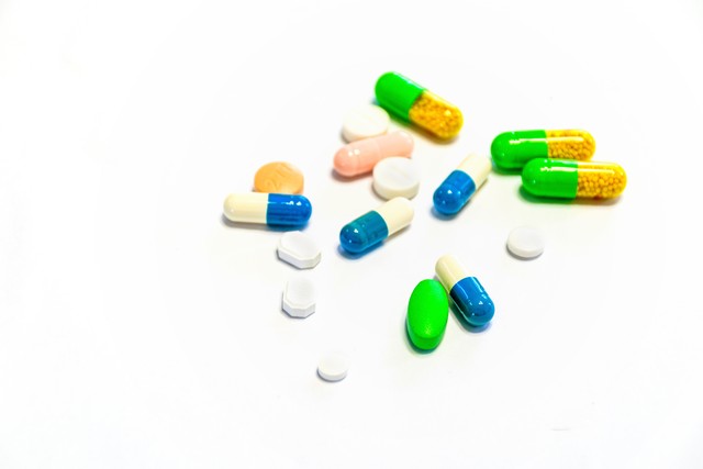 全民感染的时候布洛芬一粒难求，现如今上百盒丢弃在垃圾桶