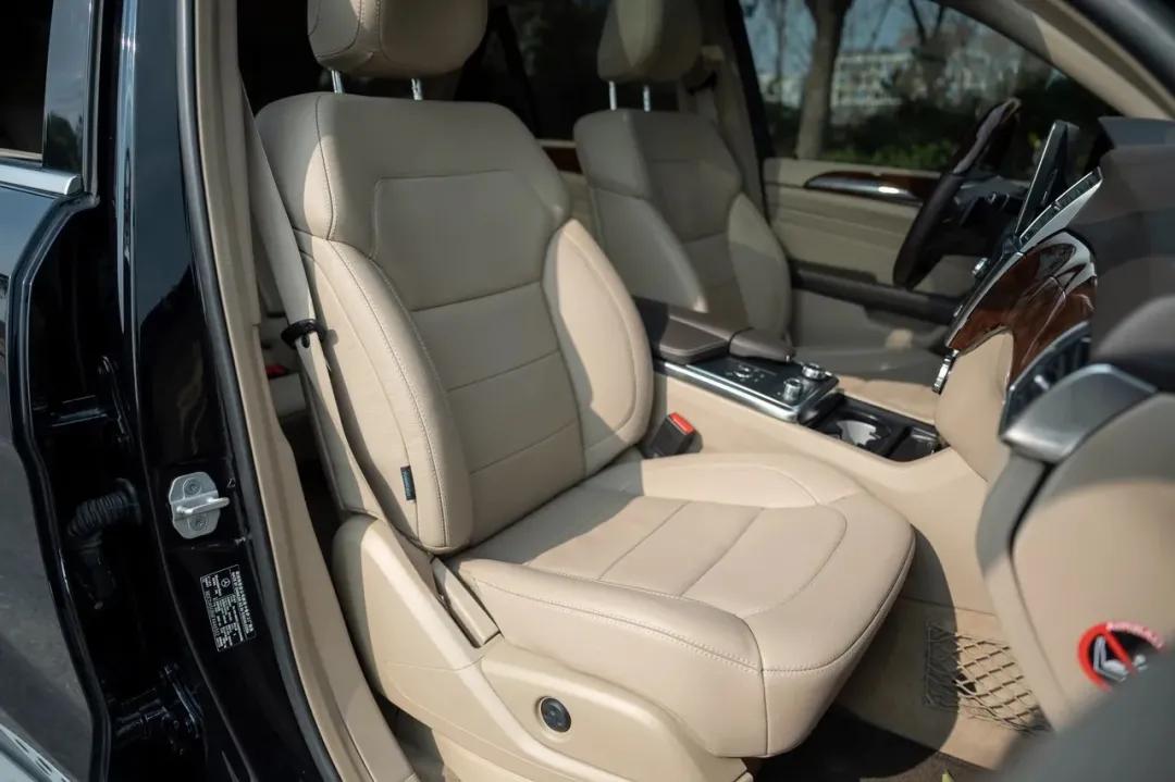 奔驰ml400的二手车实际感受,百万级硬派越野车奔驰ml400