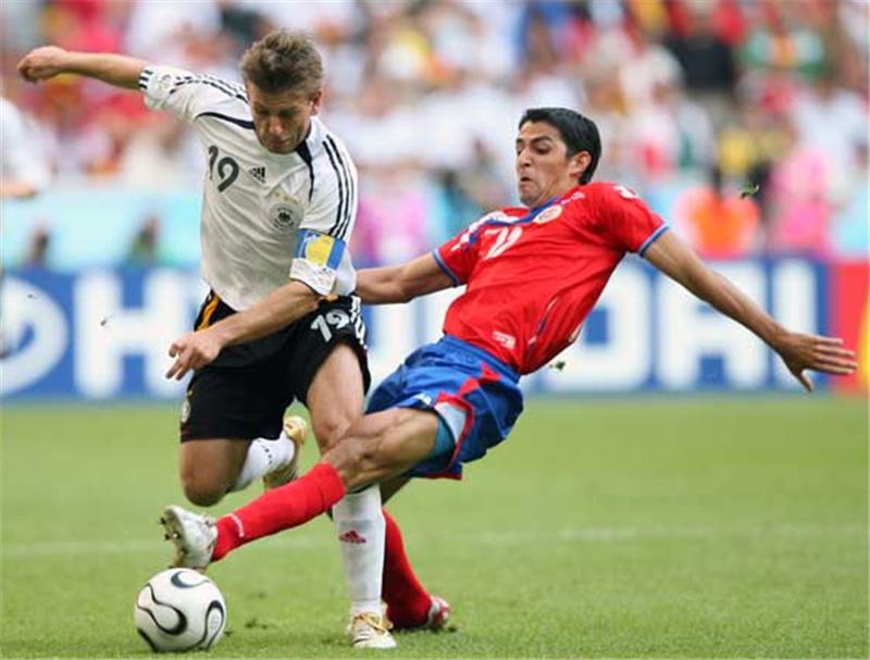 承诺不去拜仁，拒绝巴萨尤文，德国多面手被忠诚耽误，退役时零冠