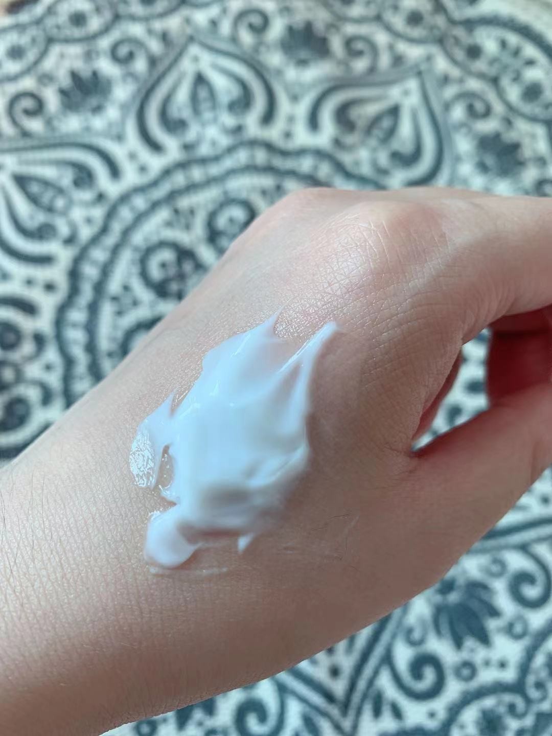 给你介绍一款平民又好用的护肤品,好用的护肤品推荐入门级