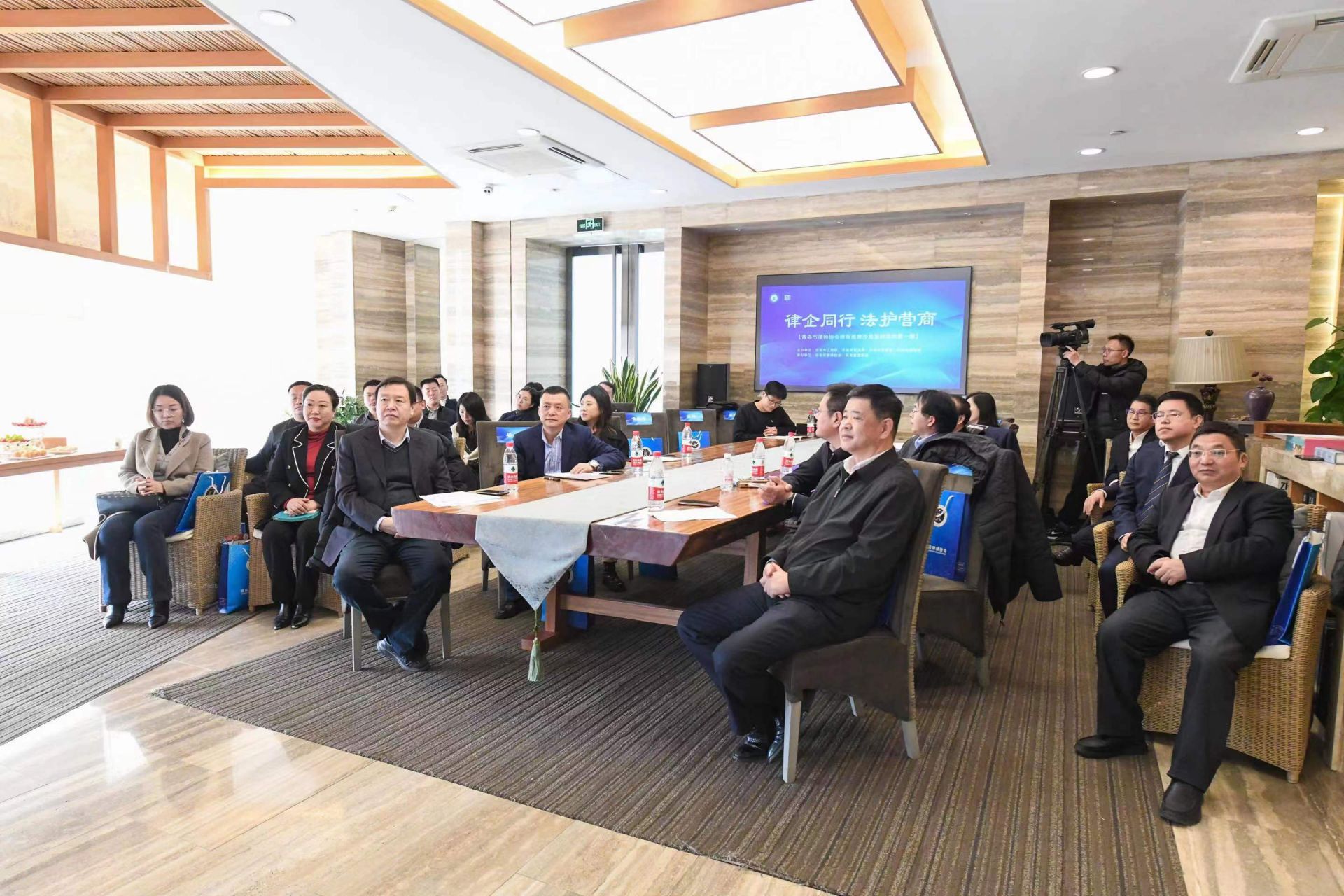 寰嬩紒鍚岃娉曞緥璁插骇,寰嬩紒鍚岃