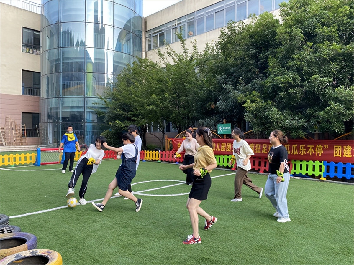 鍚堣偉甯傚惎鏄庢槦骞兼暀闆嗗洟鎬诲洯,骞煎効鍥冻鐞冩椿鍔ㄧ柉鐙傜殑瓒崇悆