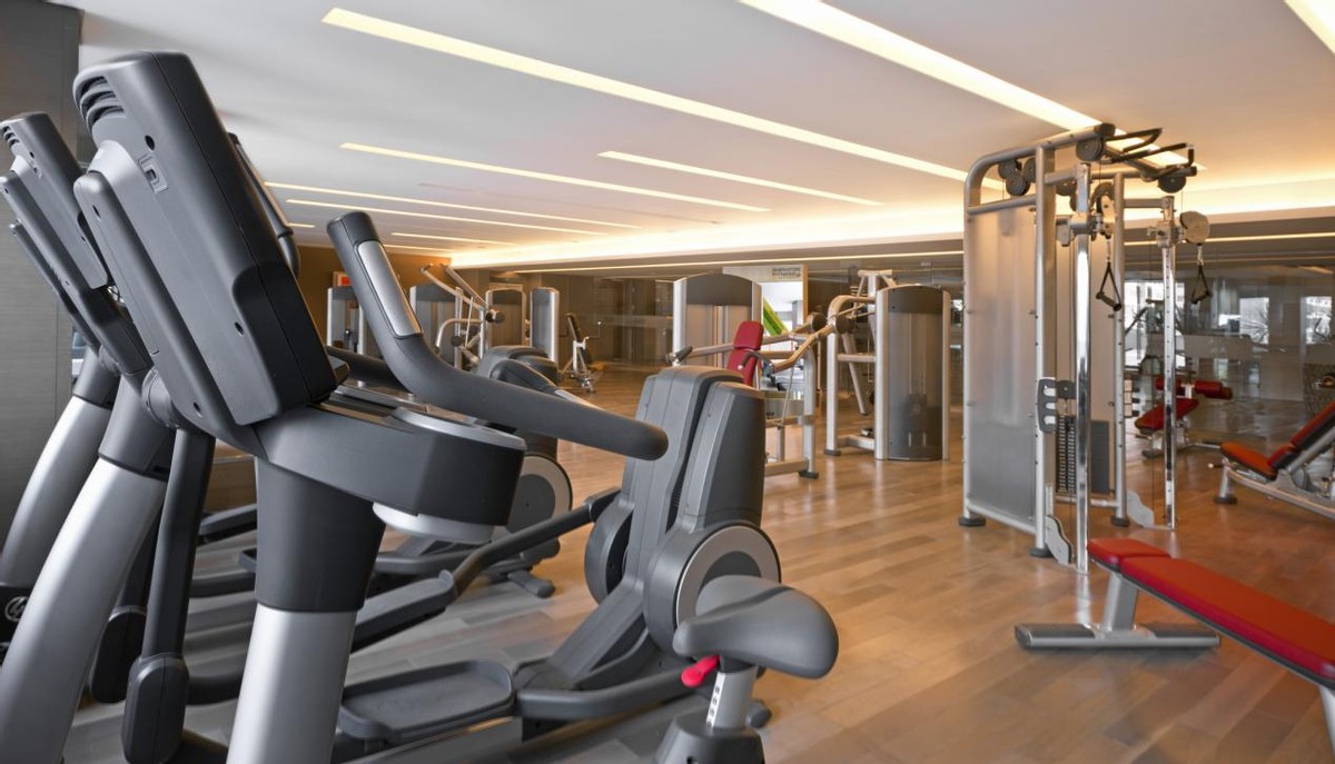 高端大气上档次游泳健身,游泳健身感受大自然的气息和美景