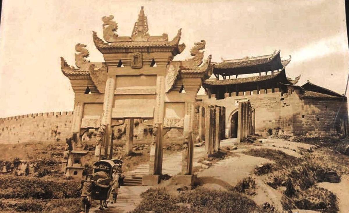 日军日记：*安妇慰**不服从管教，我很愤怒，用*刀刺**插入她的*体下**