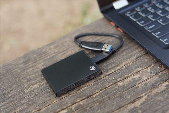 移动硬盘盒好还是直接买移动硬盘,桌面移动硬盘和移动硬盘哪个好