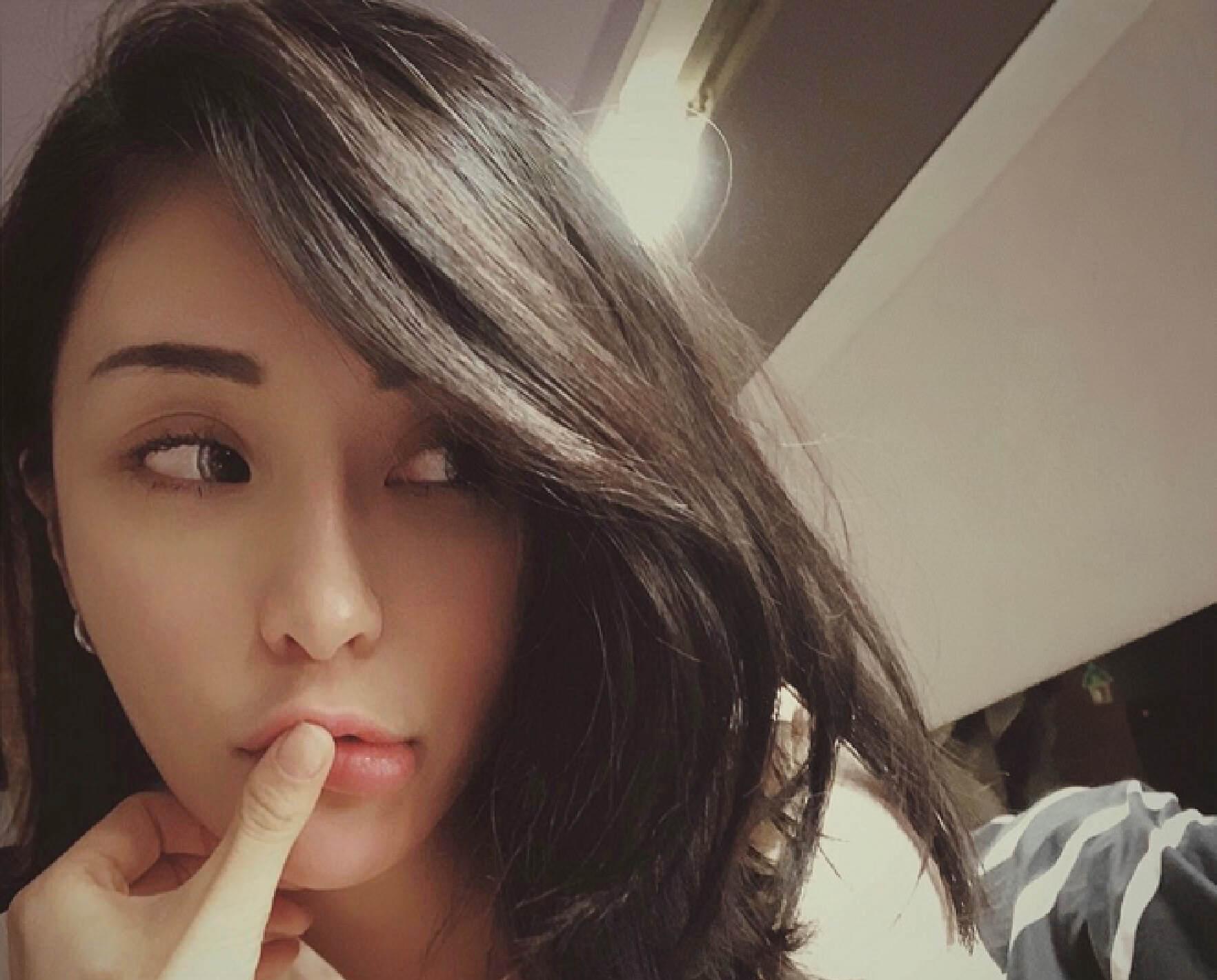 台湾知名女星不雅视频流出，前男友竖中指否认，遭网友炮轰没礼貌