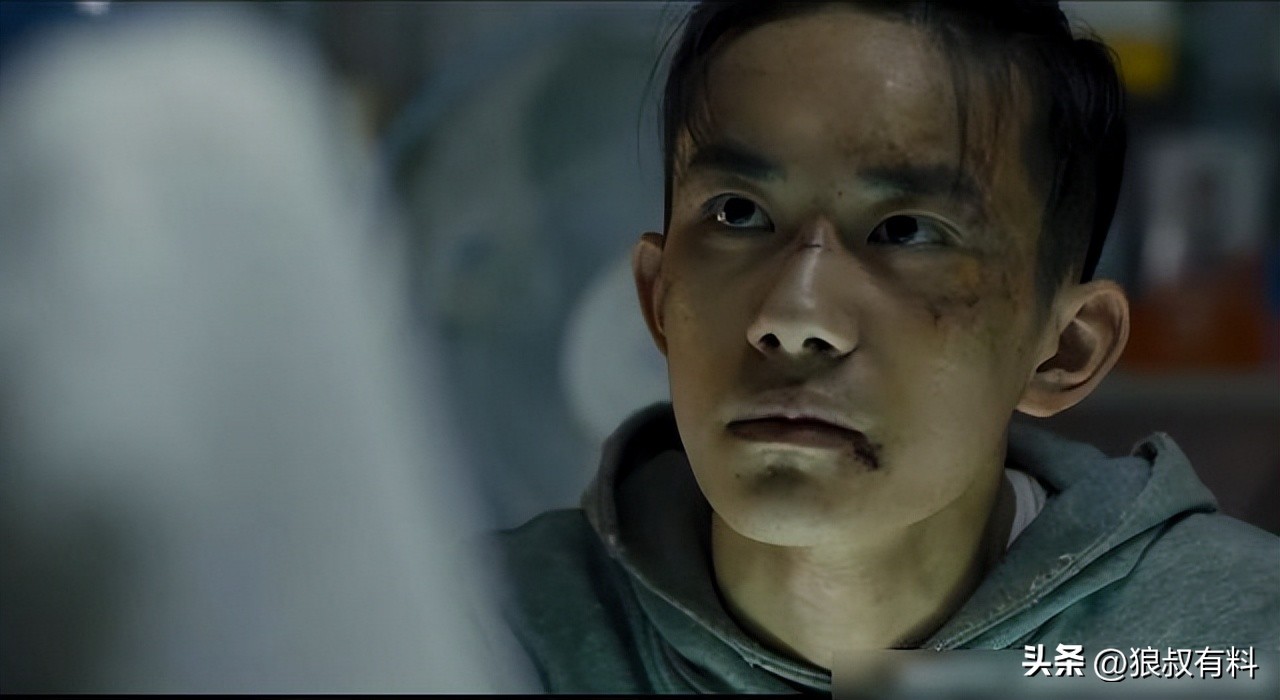 她拿烟头烫同学，逼吃头发，法庭上：快点判，我下个月过生日呢