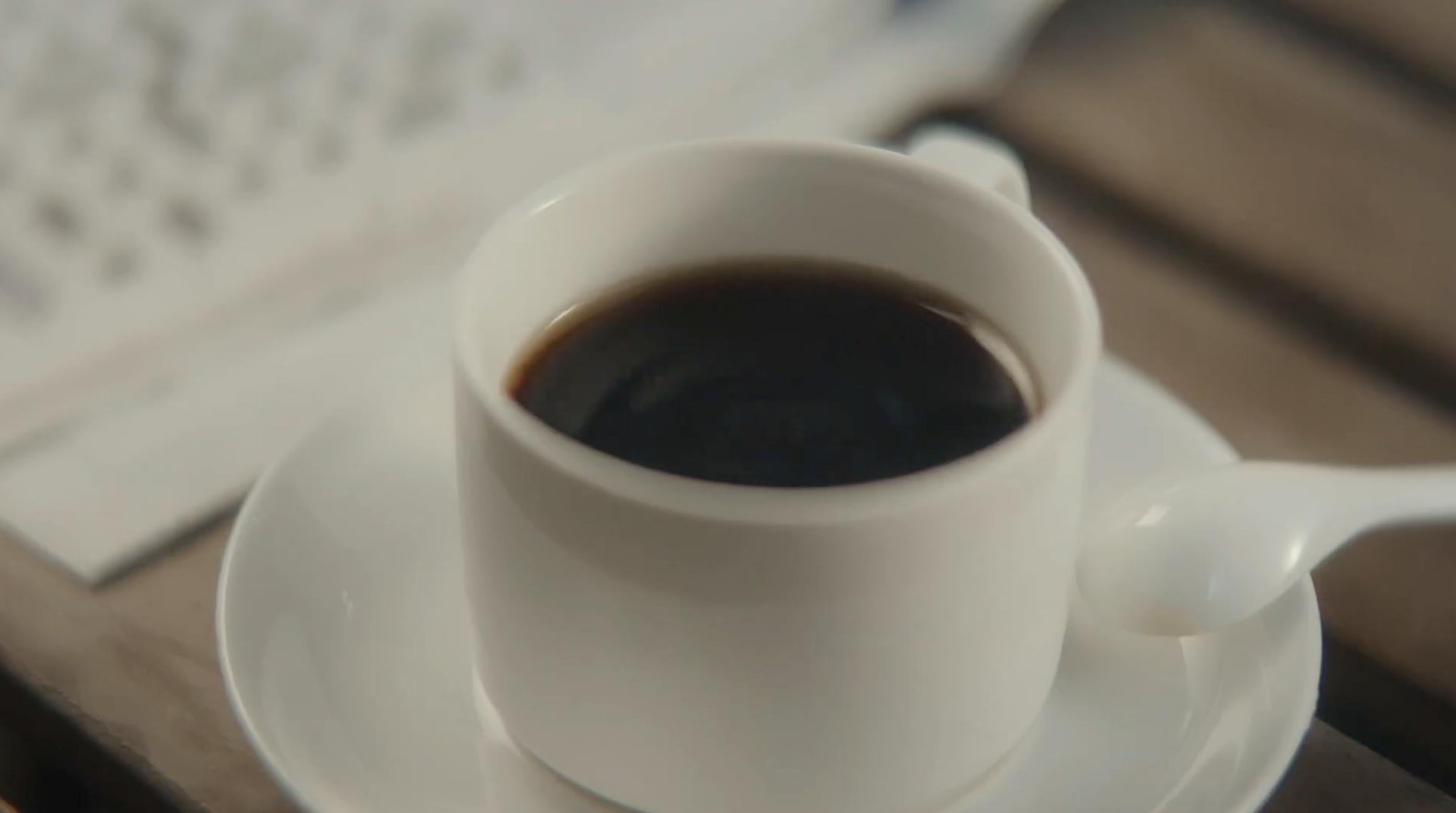 苹果15pro屏幕LG和三星的对比,iphone15pro带转换线吗