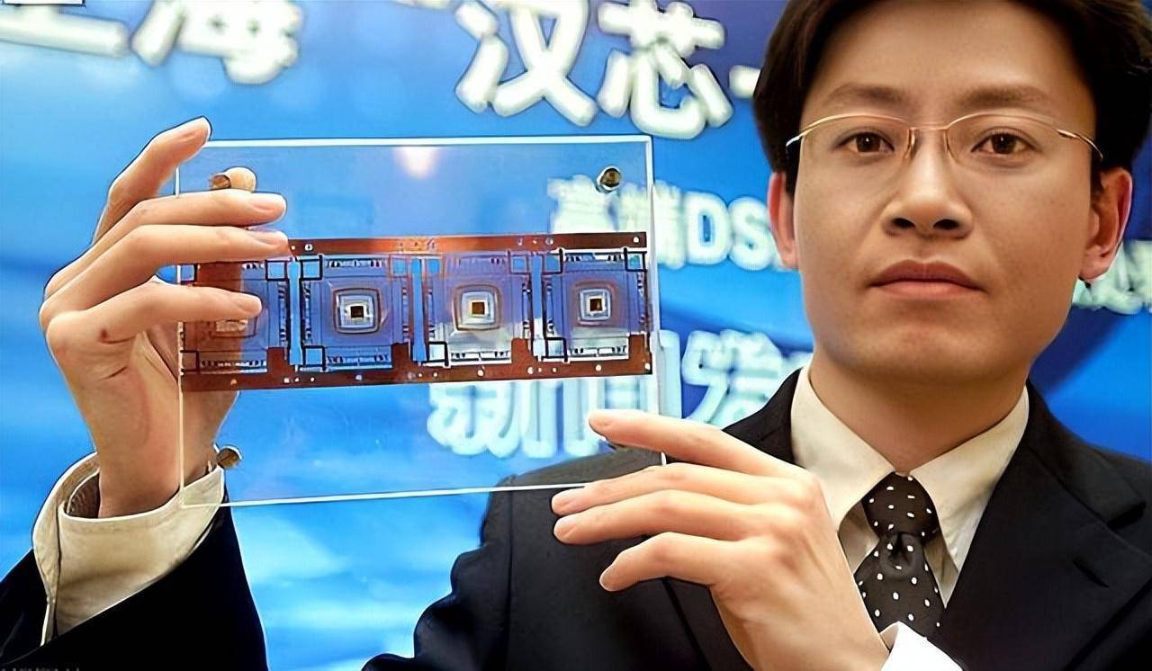 赴美留学博士,用一张砂纸骗走11亿科研经费,让中国芯片停滞13年