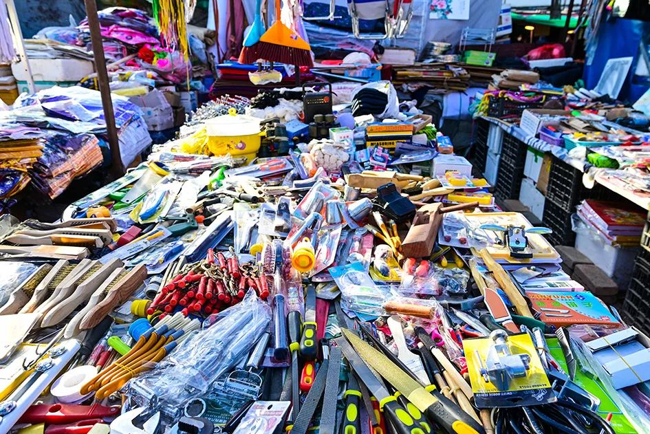 西山脚下的早市,闲逛最具人间烟火气的早市