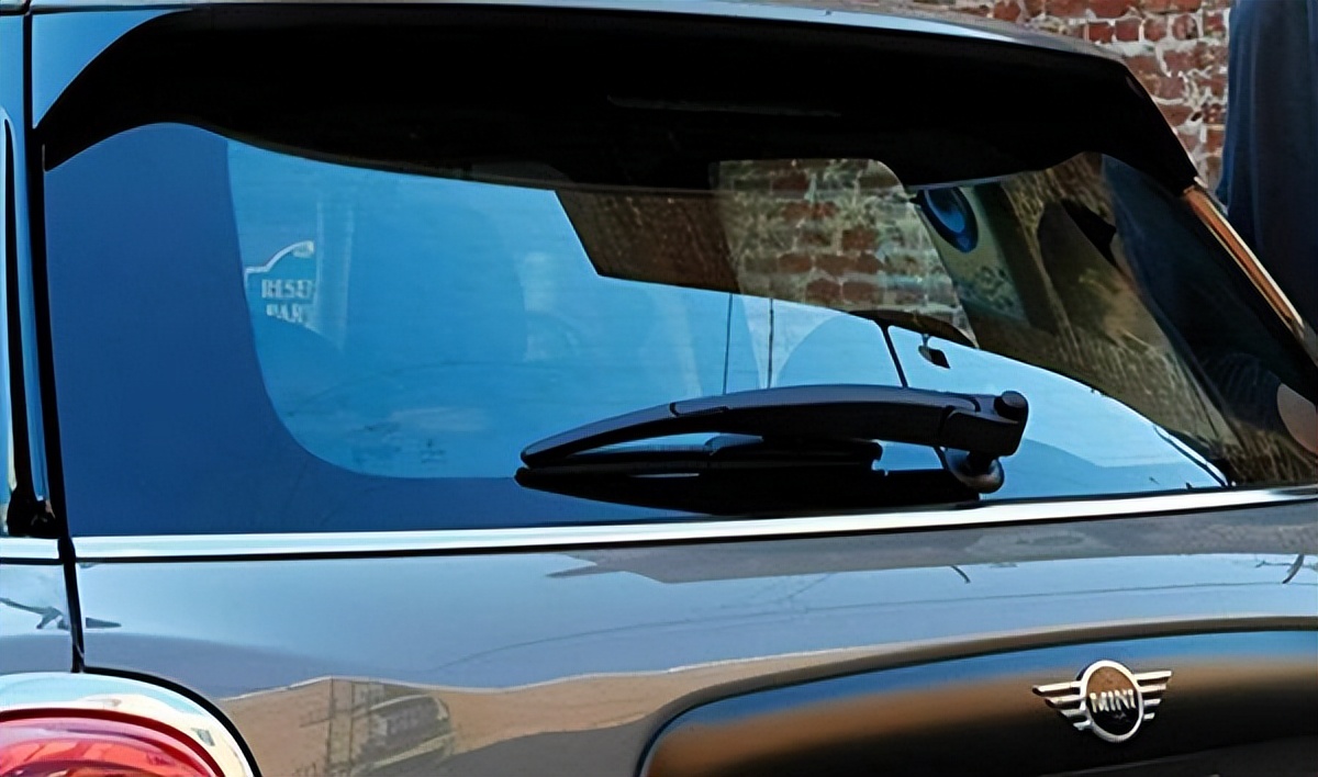 suv后雨刷怎么老是不出水,suv后面雨刷摇臂总成更换教程