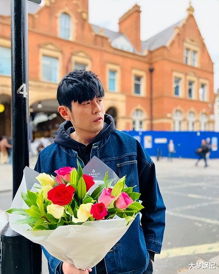 情人节谈恋爱的技巧,情侣过情人节如何浪漫