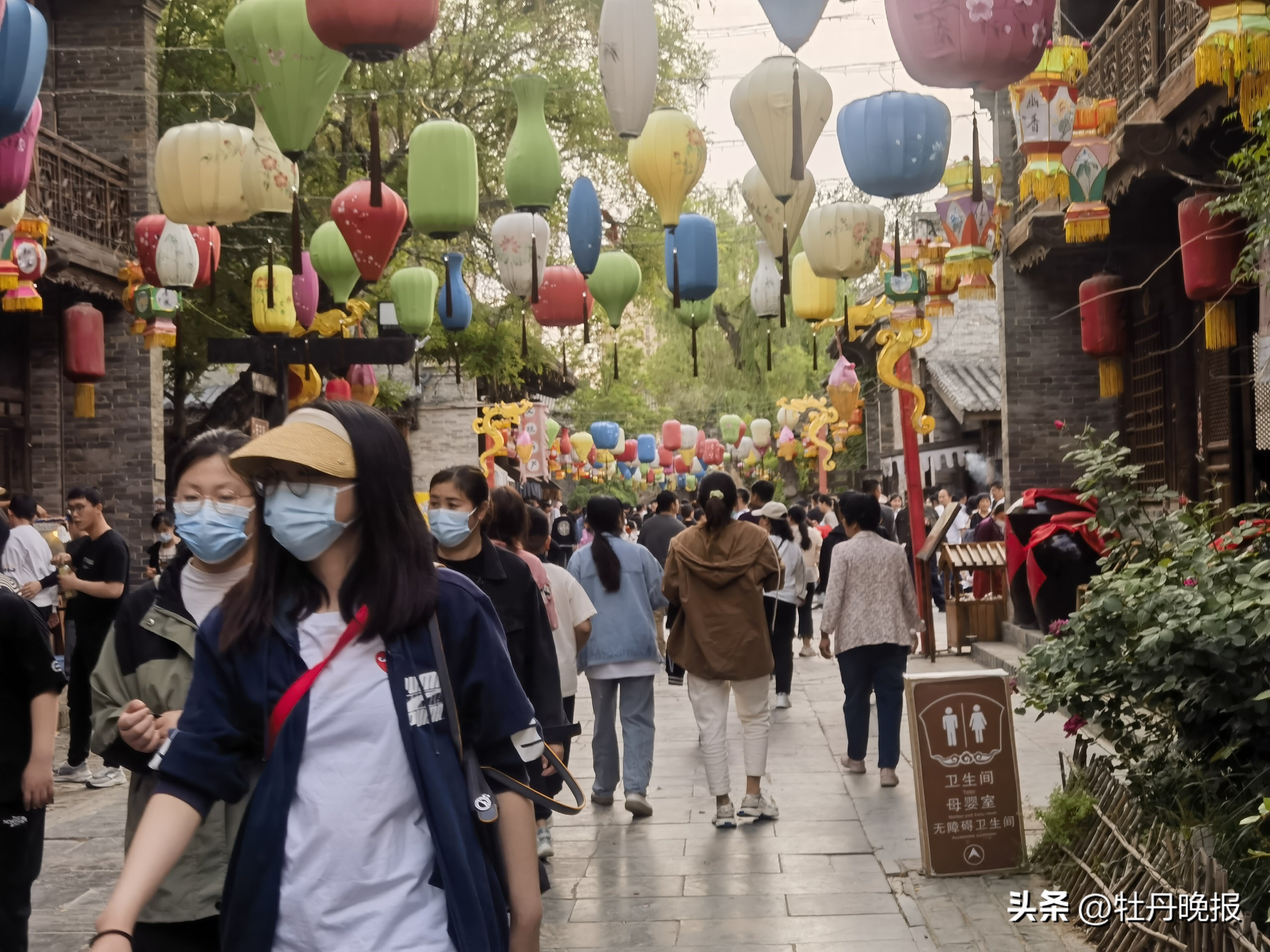 缤彩纷呈烟花,缤彩纷呈月饼