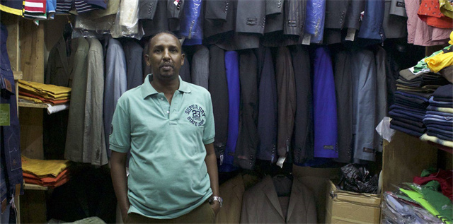 中国旧衣服出口非洲，1月销售1万吨！为何非洲人偏爱中国衣服？