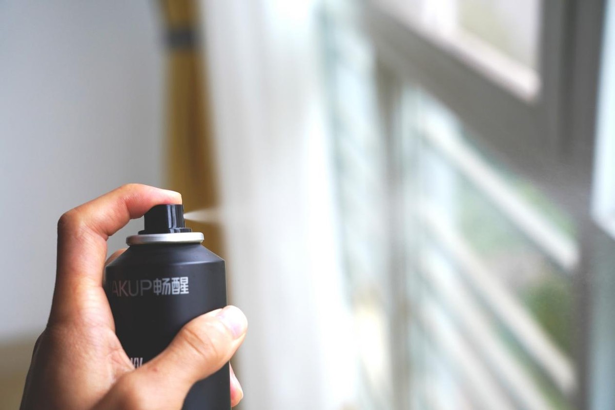 发蜡凝固了怎么处理干净头发,发质干枯毛躁去理发店怎么改善