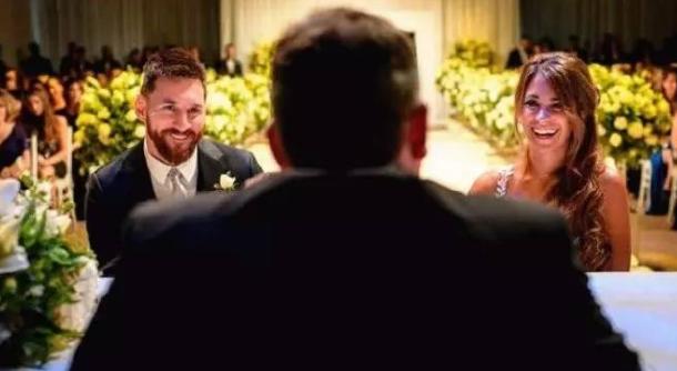 梅西致敬生命中最爱的两位女人,梅西球王真实感人故事