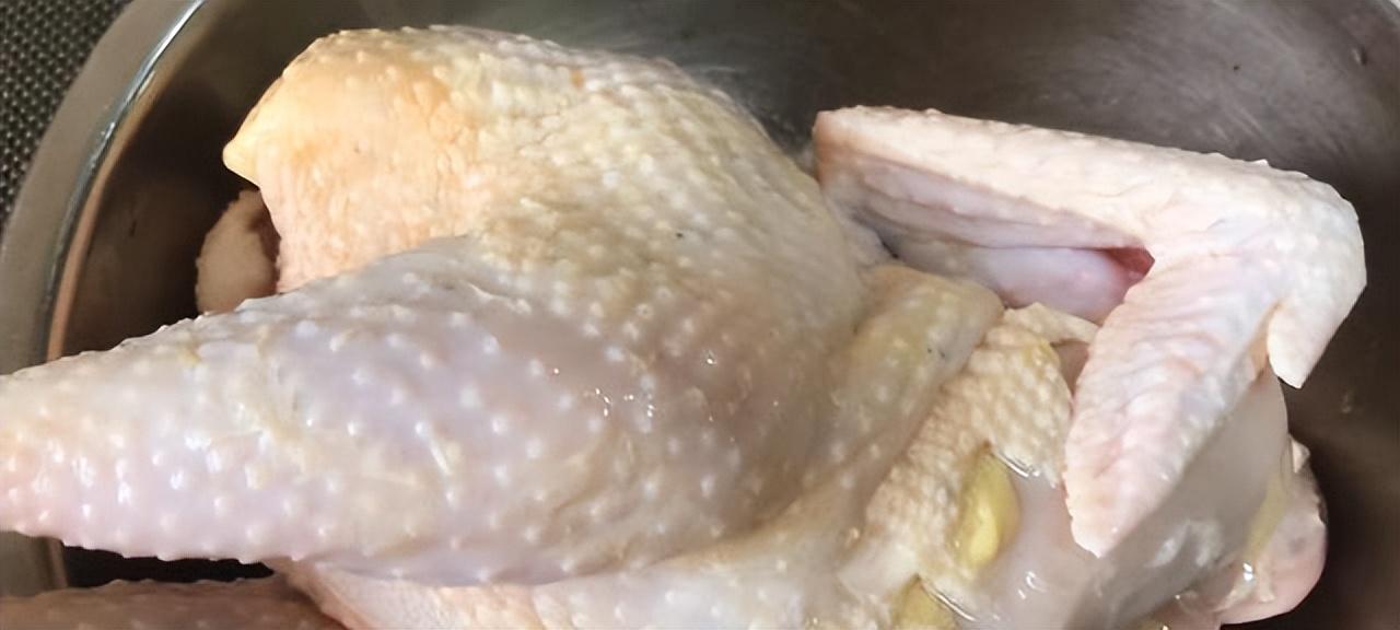 湖南小伙承包5000地只养十只鸡,农民大哥承包500亩土地养了10只鸡