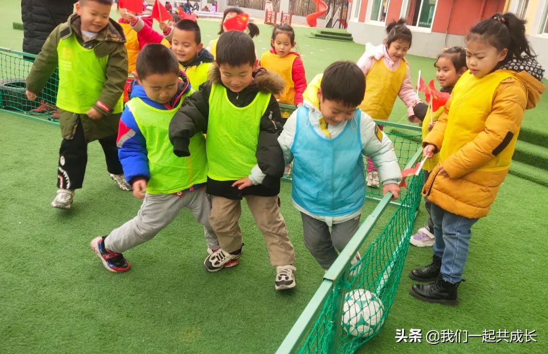 幼儿园趣味足球比赛精彩瞬间 (幼儿园足球文化节足球趣味活动)