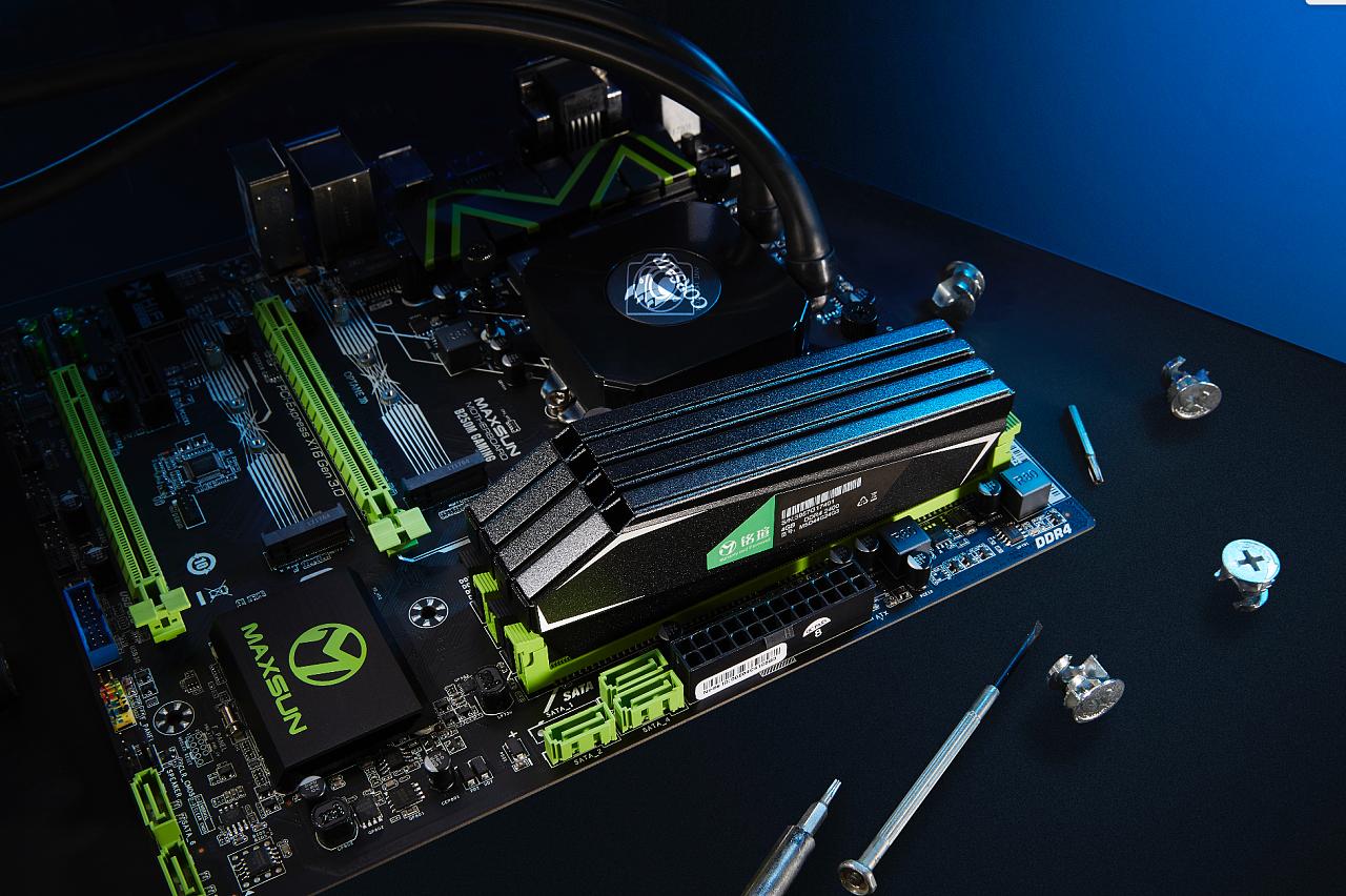 电脑突然黑屏了但是电脑还在运行,电脑一会黑屏一会好一会又黑屏