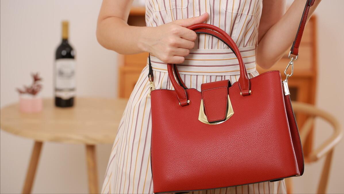 “50块钱”一个的包包,一个月卖了100万,这个点子你该借鉴一下