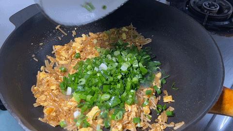 水煎包要想好吃，关键记住这两点，底部金黄，蓬松柔软，馅料鲜美